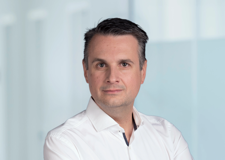 Alexander Linhart_headshot-new