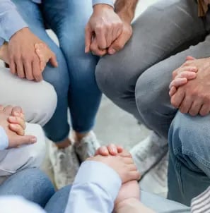 close-up-people-holding-hands