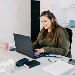 woman-computer_1080x1080